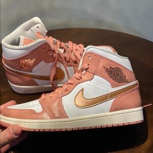 Nike Air Jordan 1 mid SE W9.5